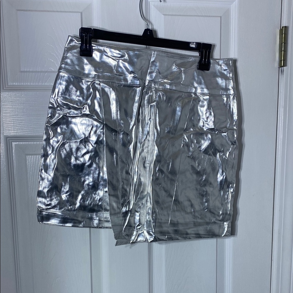BECCA Silver Circle Skirt with Futuristic Flair - Picture 1 of 6
